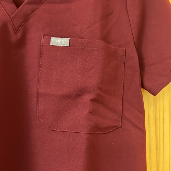 FIGS Catarina one pocket scrub top - Picture 3 of 3